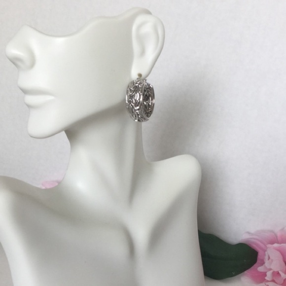 14k W. G. BYZANTINE HOOPS - Picture 5 of 5